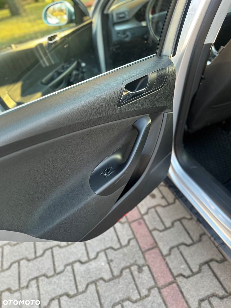 Volkswagen Passat 2.0 TDI DPF BlueMotion Technology Comfortline - 11