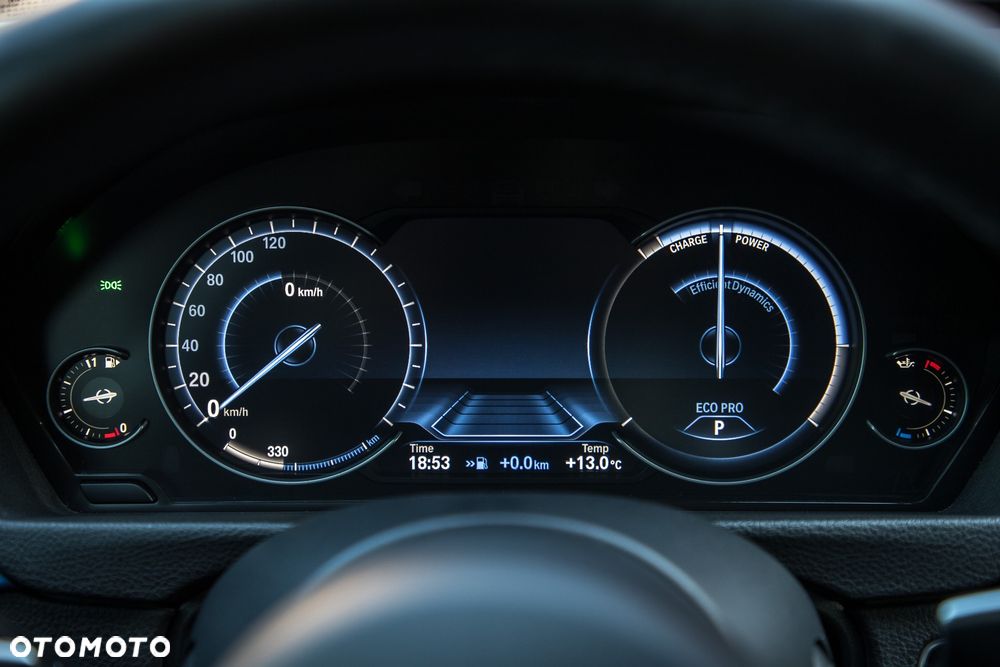 BMW 3GT 330i xDrive M Sport - 37