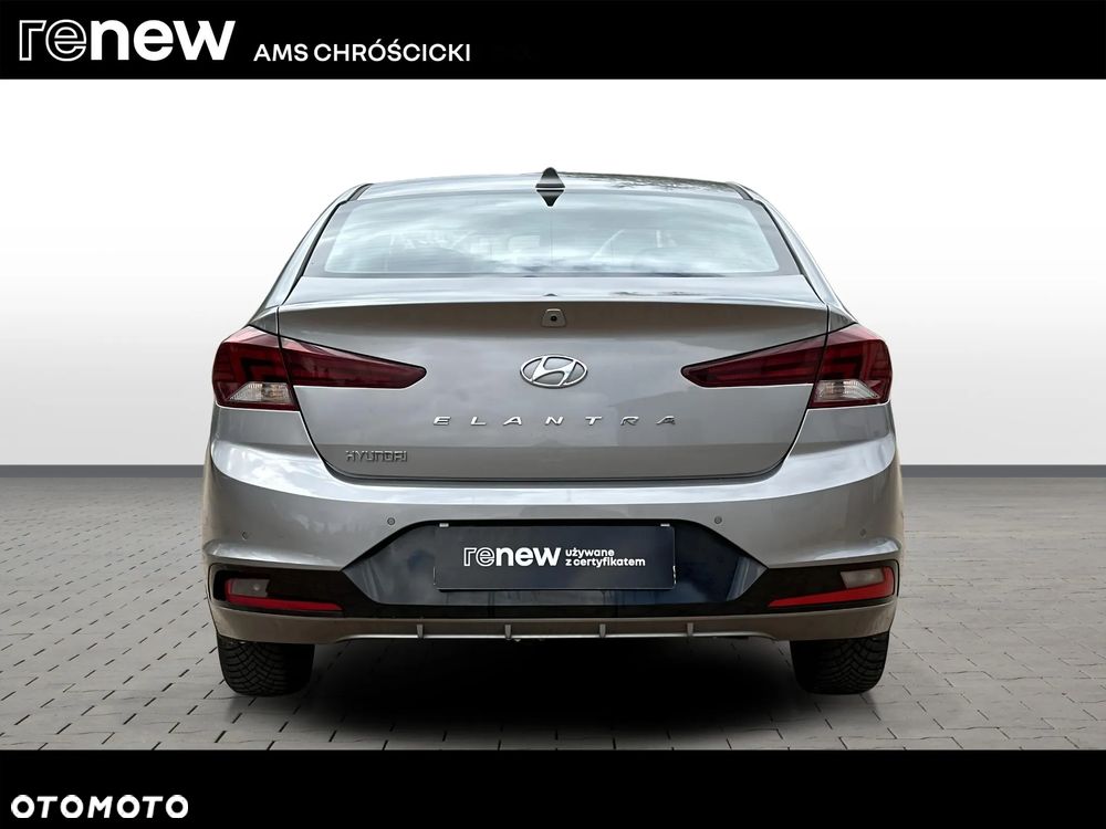 Hyundai Elantra 1.6 Comfort Premiere - 5