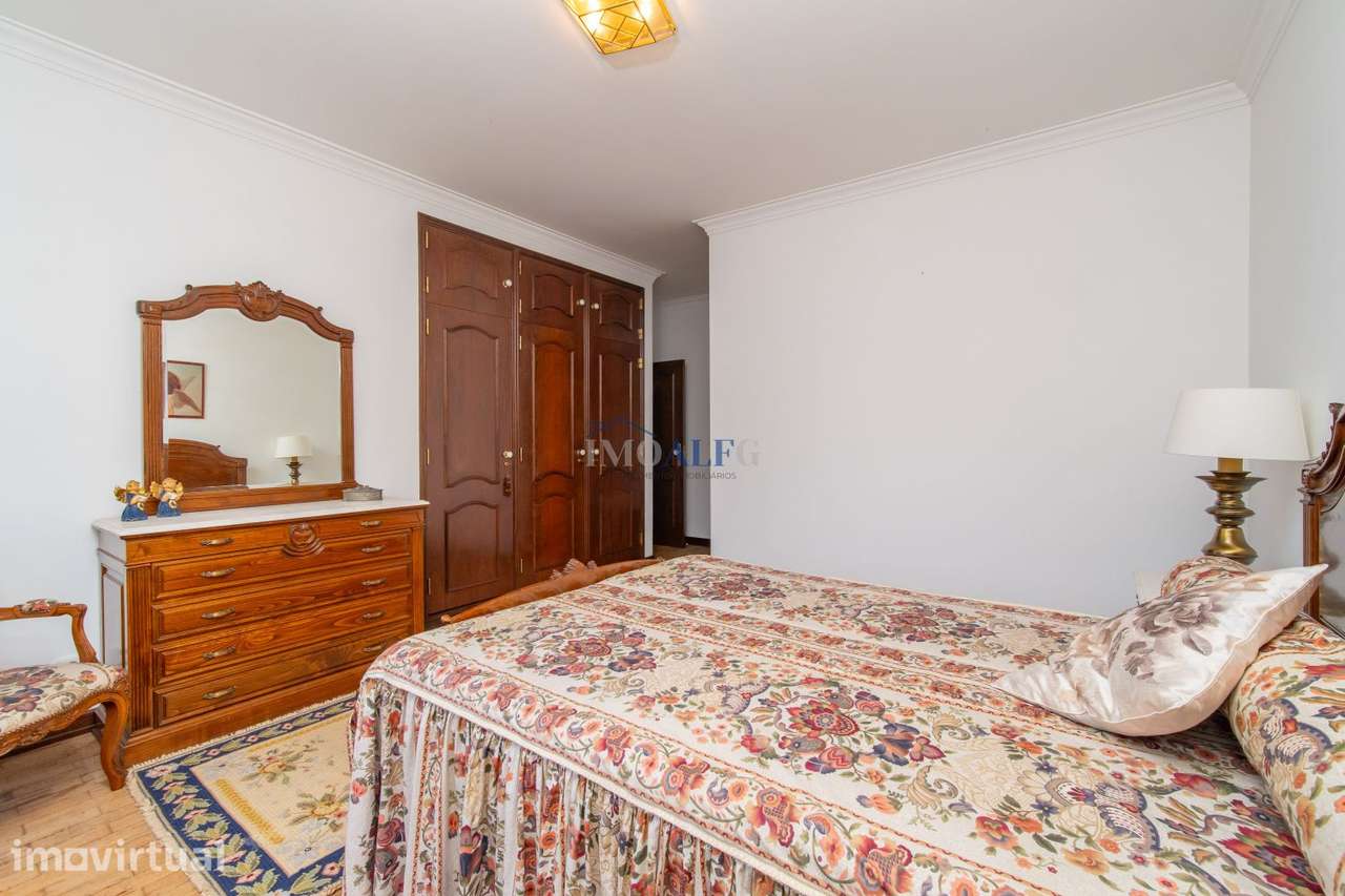 Arrendamento de quarto com casa de banho  em apartamento T3 em Algés - Grande imagem: 2/23