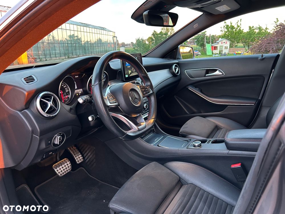 Mercedes-Benz CLA 180 7G-DCT AMG Line - 24