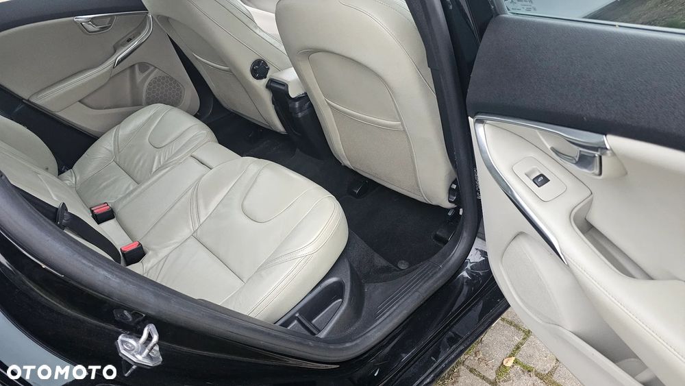 Volvo V40 D2 Momentum - 8