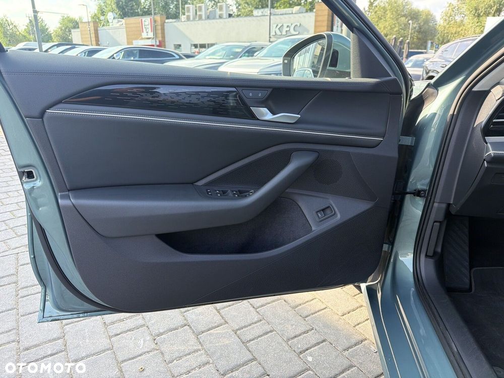 Volkswagen Passat - 11