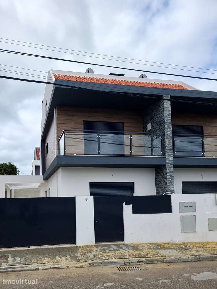 Moradia T3 Nova com Jardim e Garagem em Seixal - Grande imagem: 2/23