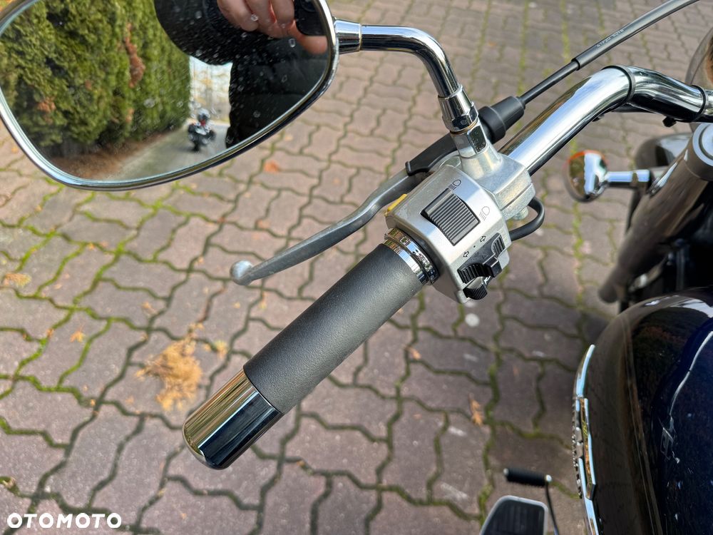Suzuki Intruder - 18