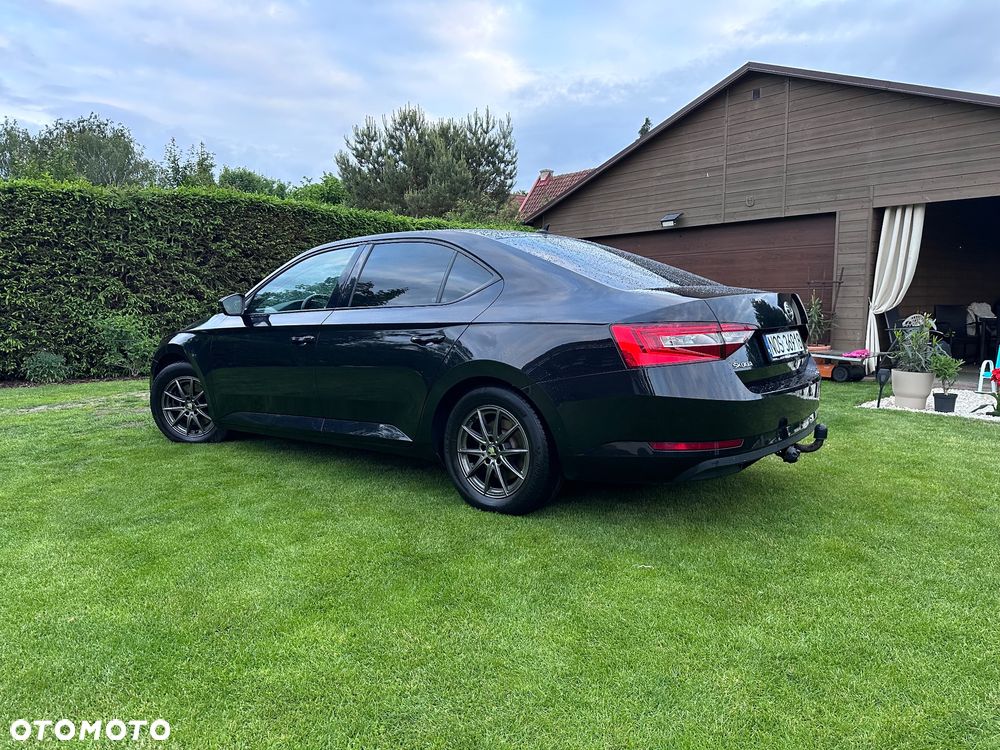 Skoda Superb 2.0 TDI Ambition DSG7 - 6
