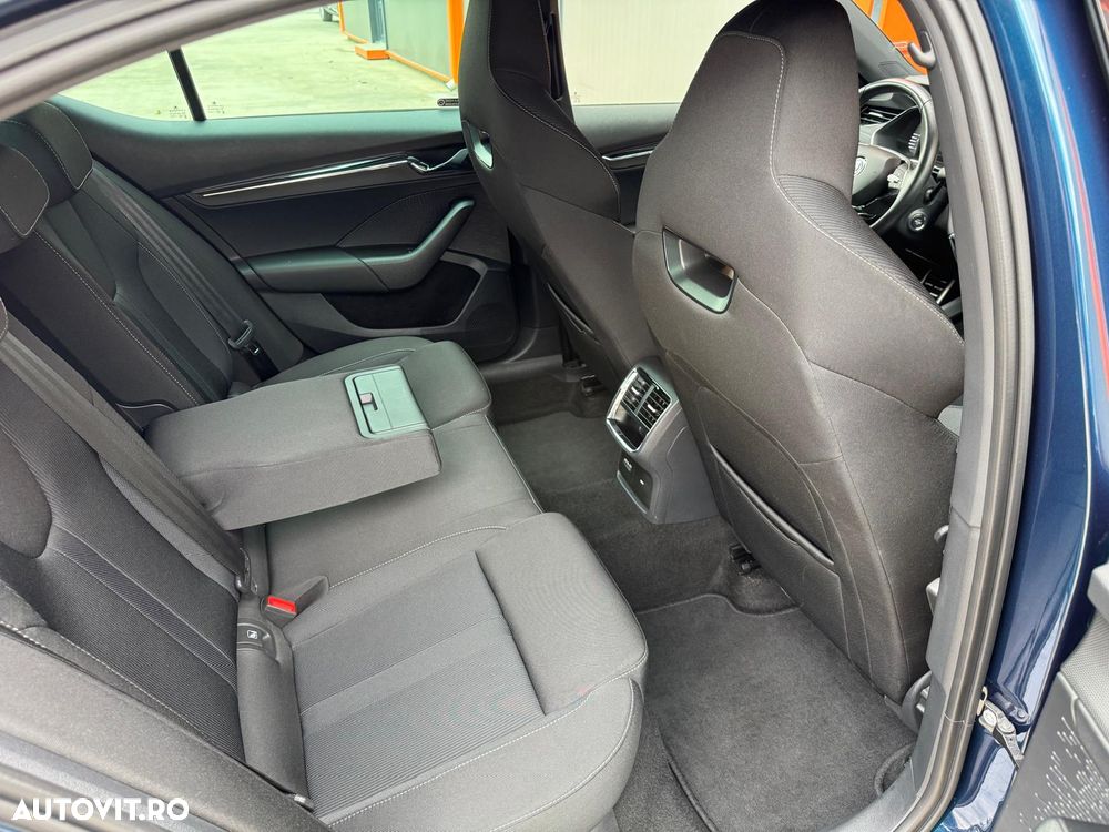 Skoda Octavia 2.0 TDI DSG 4X4 Sportline - 38