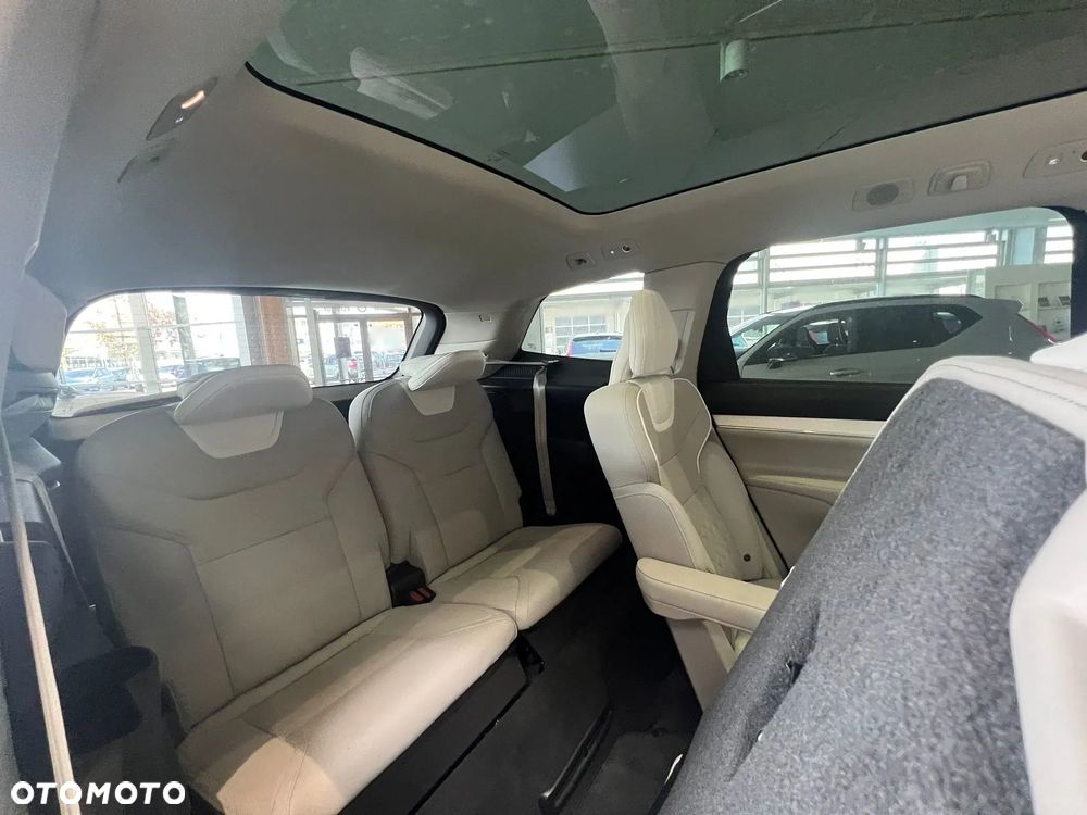 Volvo EX90 - 8