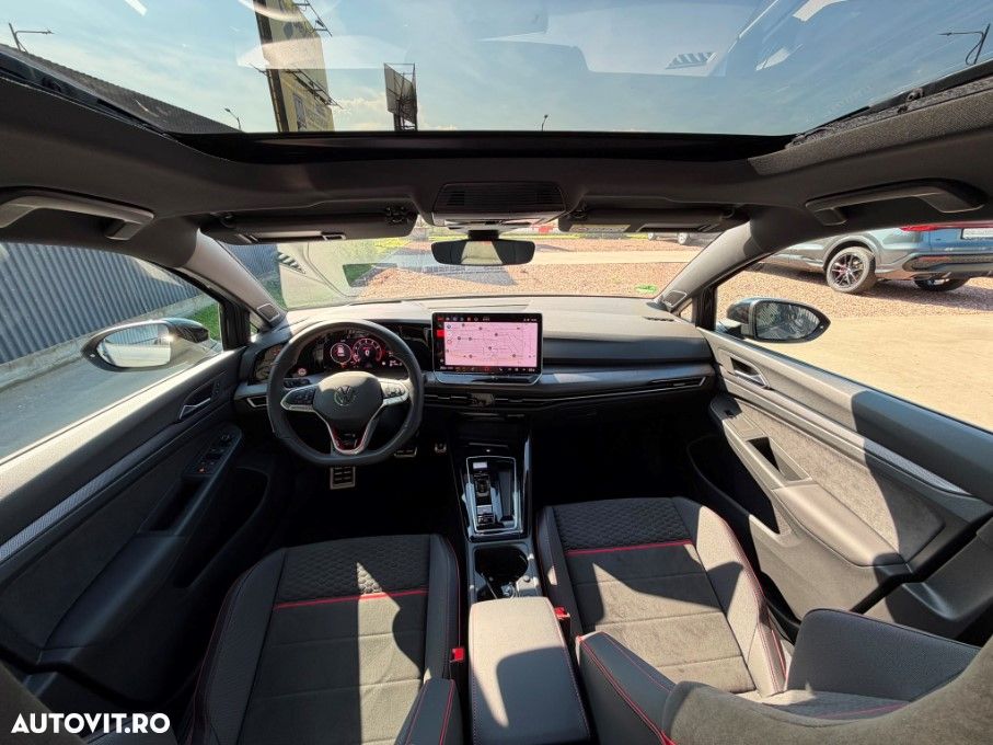 VOLKSWAGEN Golf 2025 — imagine 8