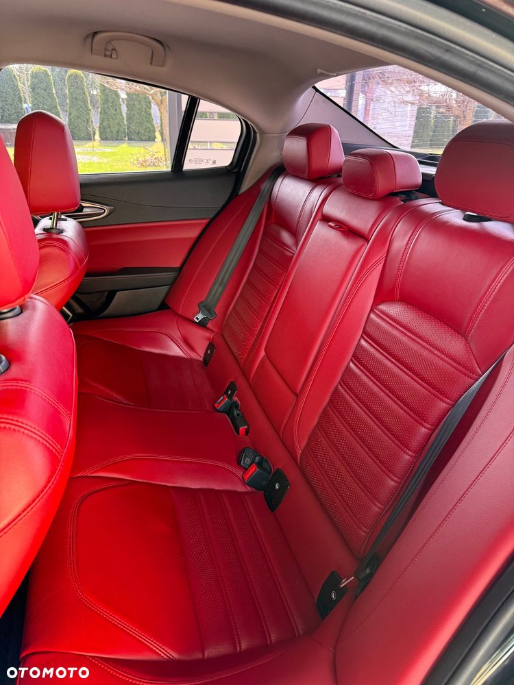 Alfa Romeo Giulia 2.0 Turbo 16V AT8 Veloce Ti - 11