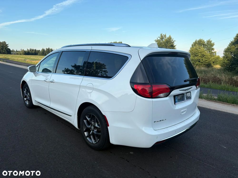 Chrysler Pacifica - 2