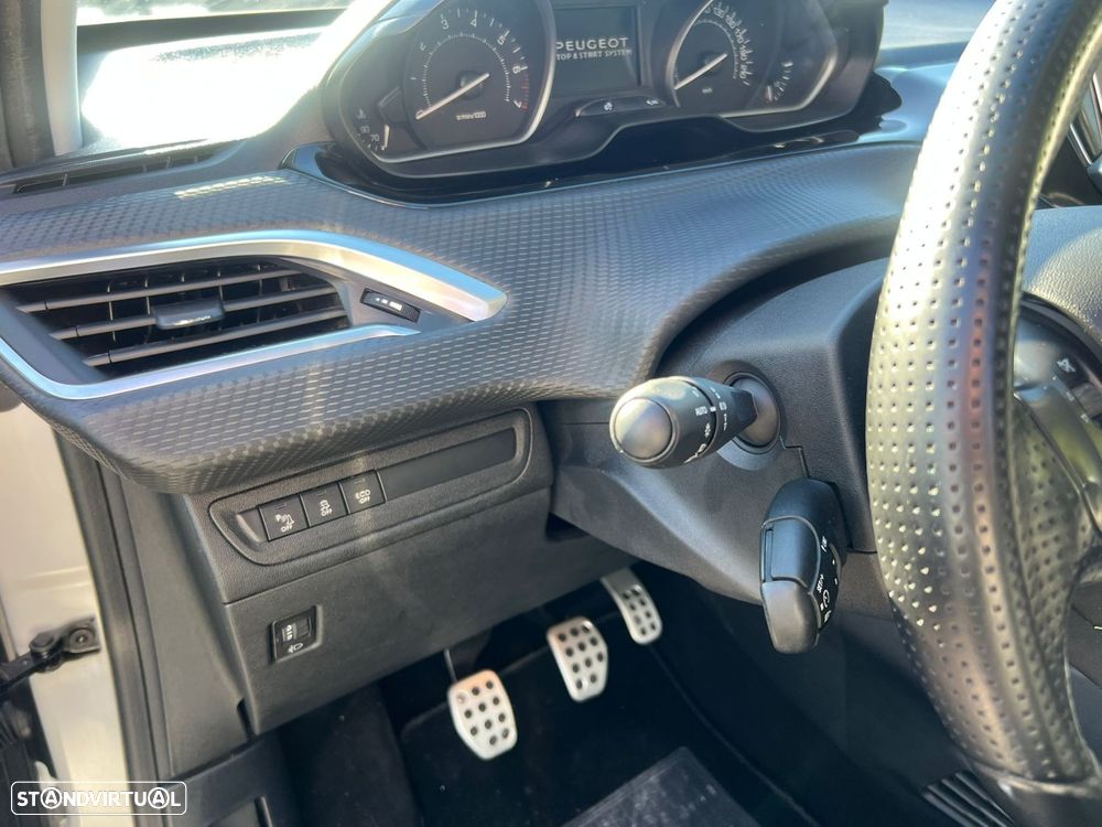 Peugeot 208 1.2 PureTech GT Line - 28