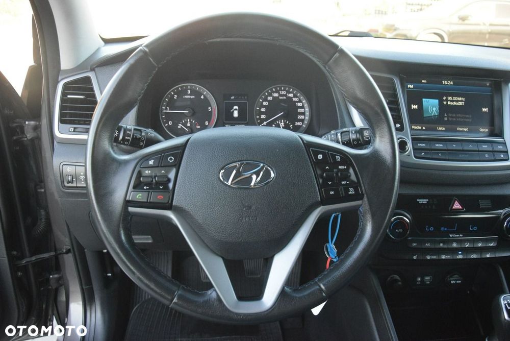 Hyundai Tucson 1.7 CRDI BlueDrive Style 2WD - 24