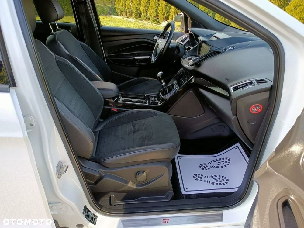 Ford Kuga 2.0 TDCi 2x4 ST-Line - 23