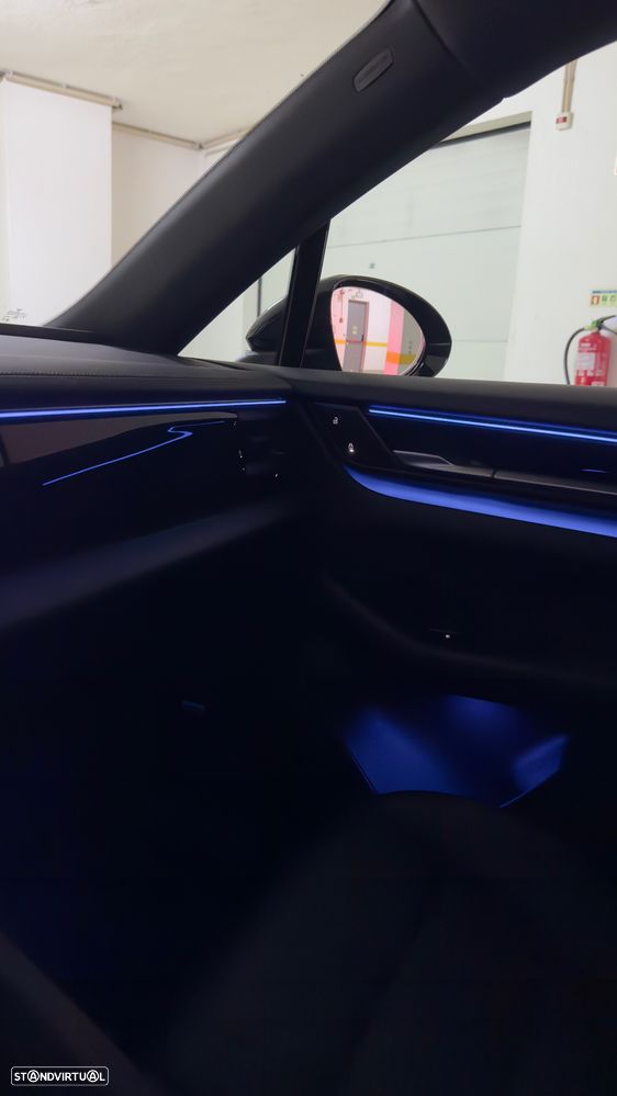 Porsche Macan Electric 4 - 32