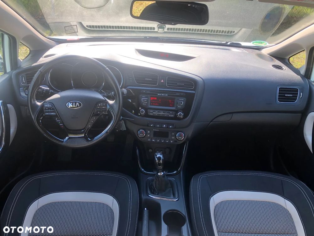 Kia Ceed 1.6 CRDi 128 Dream Team Edition - 19