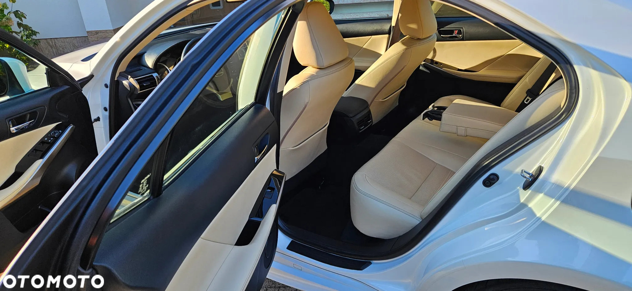 Lexus IS ver-300h-elegance - 11