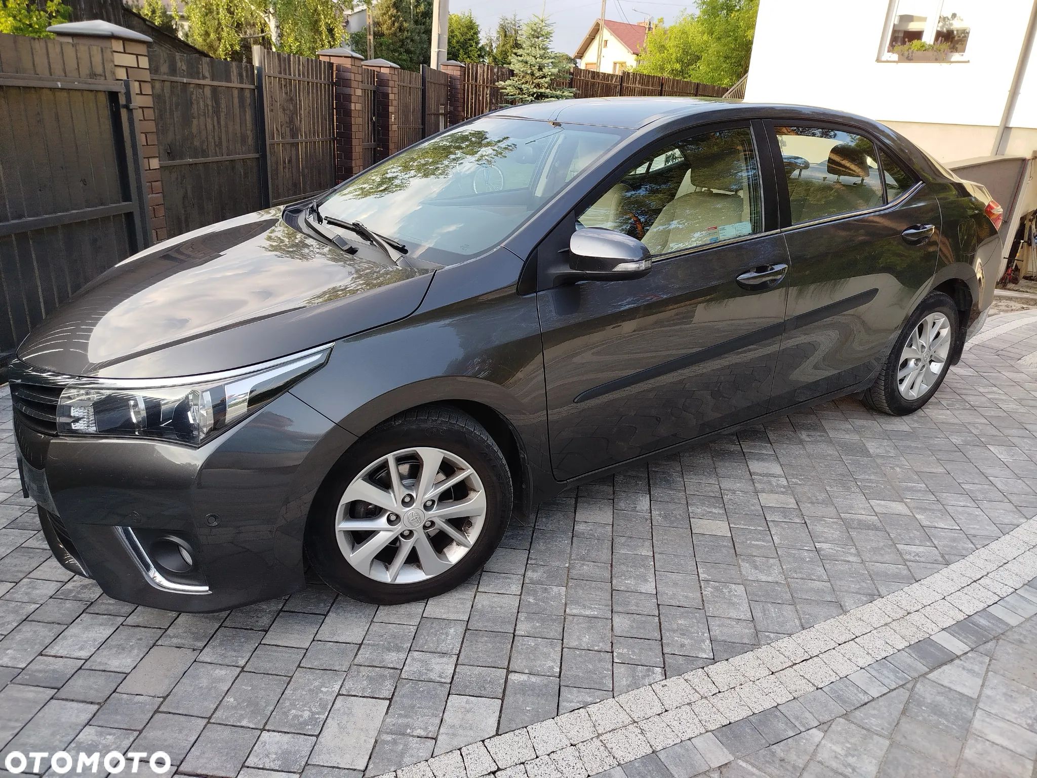 Toyota Corolla - 1