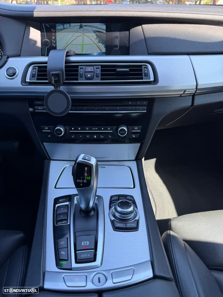 BMW 740 d Pack M - 14