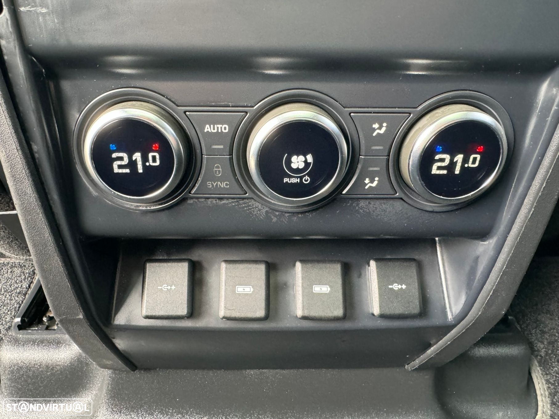 Land Rover Defender 2.0 D 110 AWD S - 12