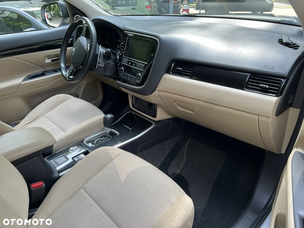 Mitsubishi Outlander 2.0 Intense + 4WD CVT - 7