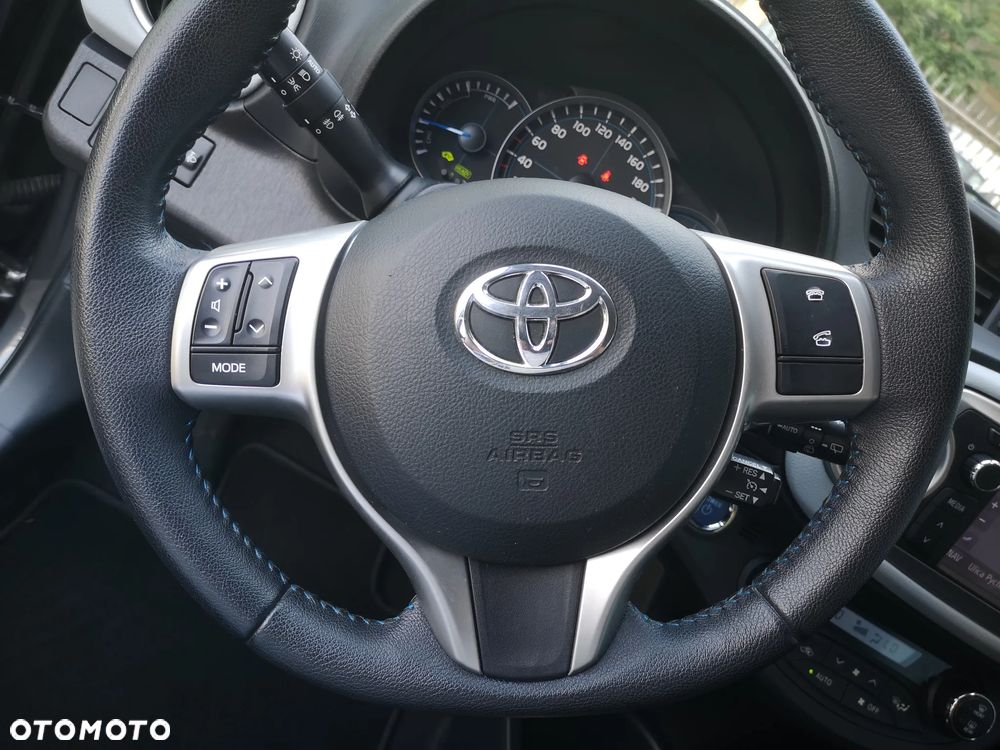 Toyota Yaris Hybrid 100 Life - 15