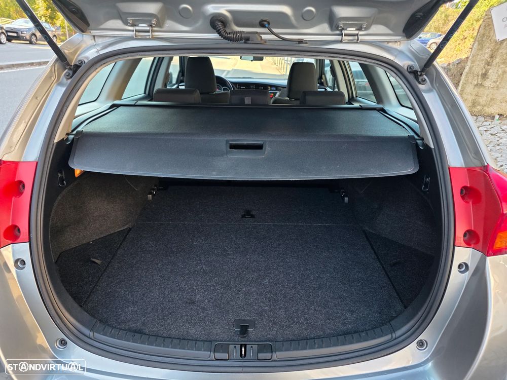 Toyota Auris Touring Sports 1.33 VVT-i Exclusive +Navi - 26