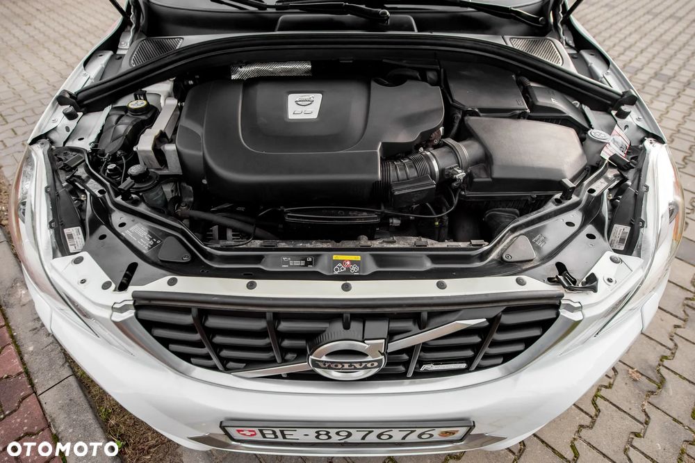 Volvo XC 60 D5 AWD Geartronic Momentum - 30