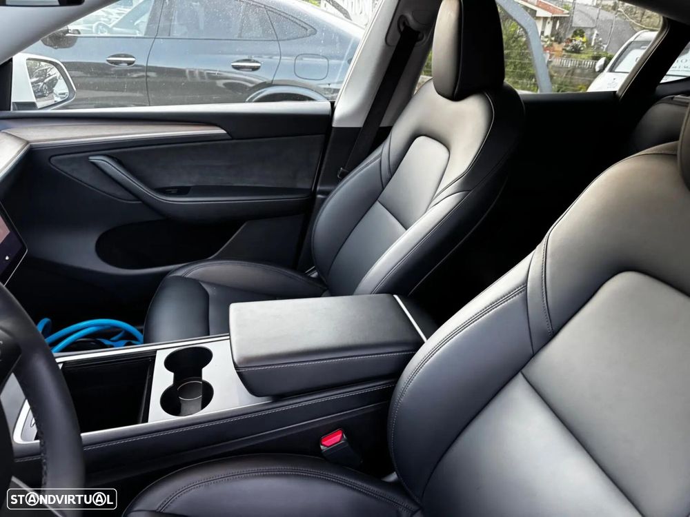 Tesla Model Y Long Range Dual Motor AWD - 24