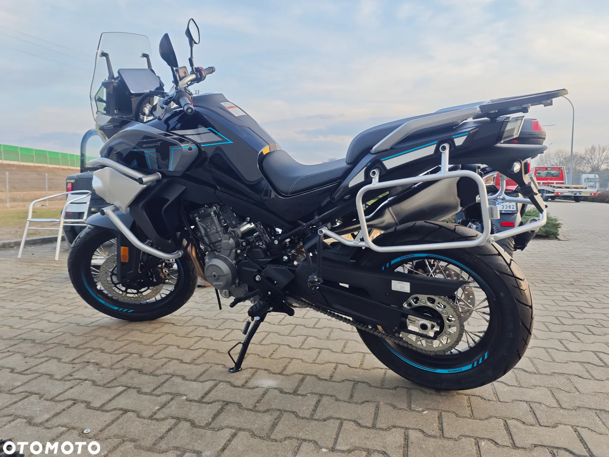 CFMoto MT - 9