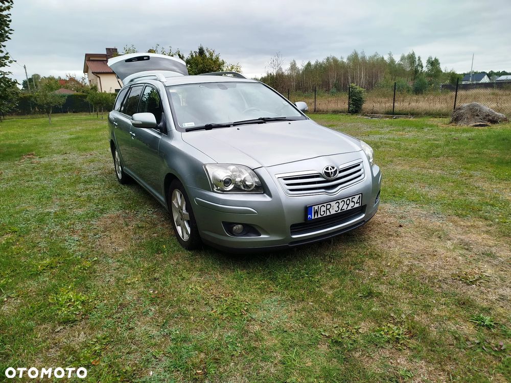 Toyota Avensis 1.8 VVT-i Luna - 2