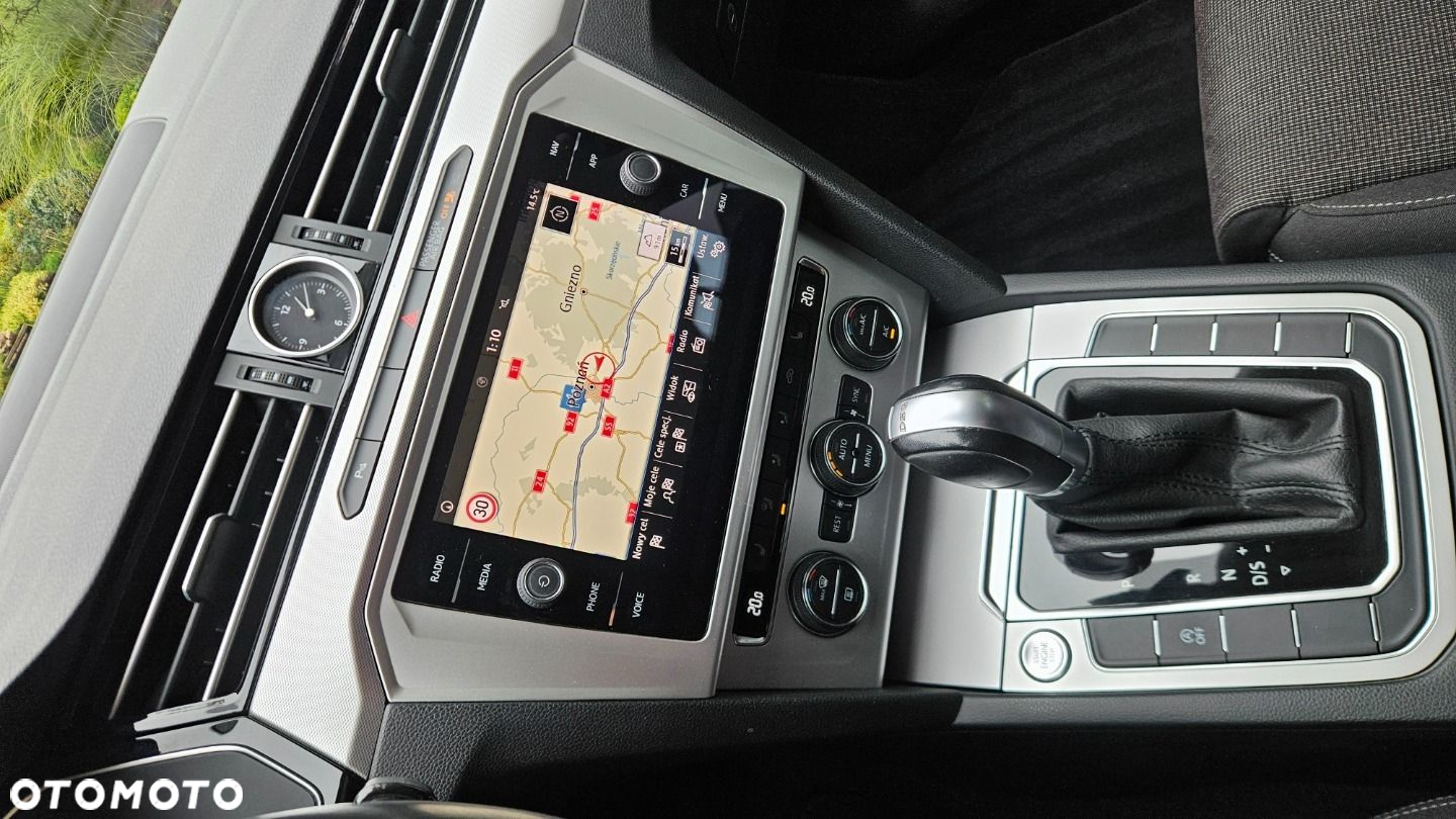 Volkswagen Passat Variant 2.0 TDI SCR DSG Elegance - 29