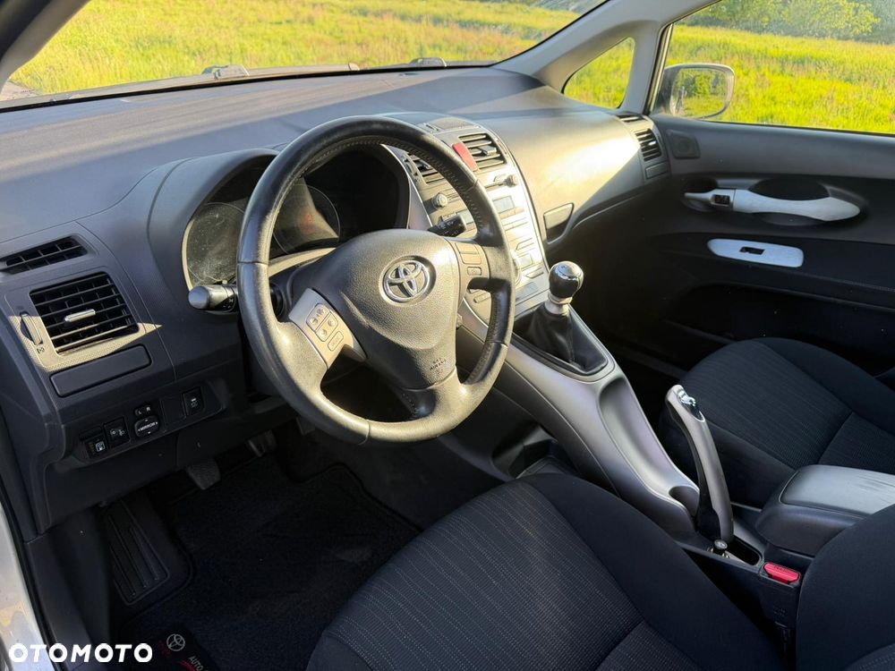 Toyota Auris 1.6 Executive - 6