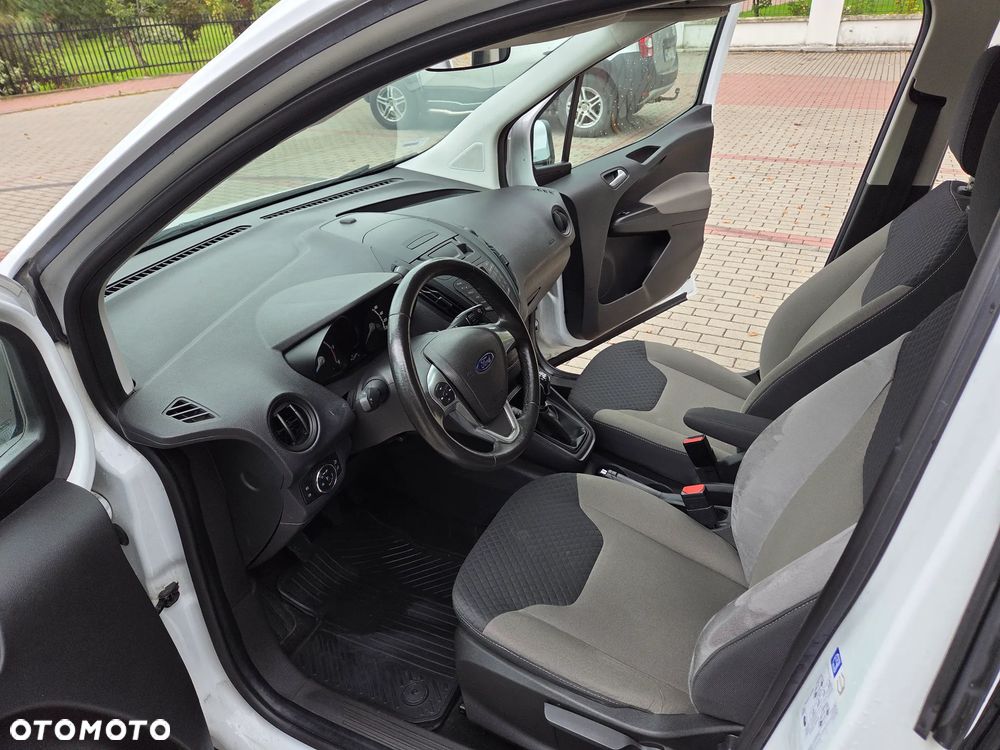 Ford Transit Courier - 12