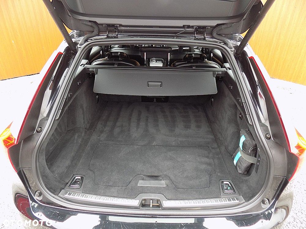 Volvo V90 T8 AWD Plug-In Hybrid R-Design - 25