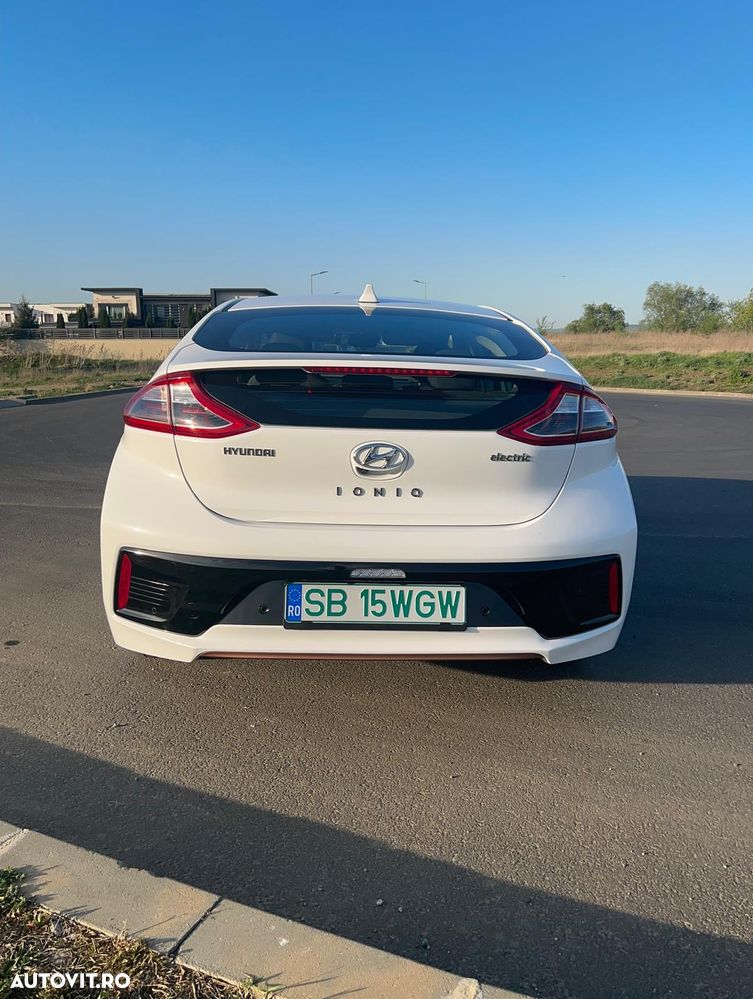 Hyundai IONIQ - 3