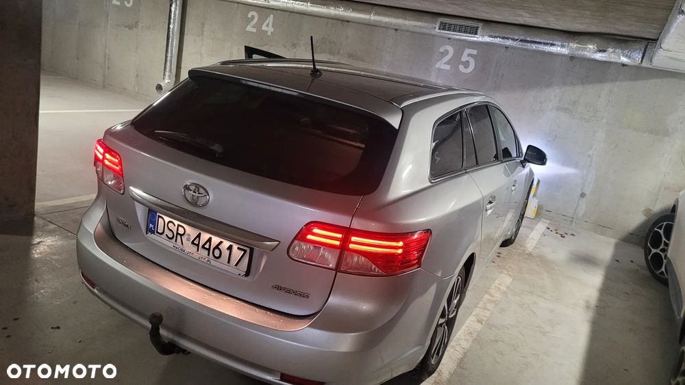 Toyota Avensis 2.0 D-4D Executive - 1