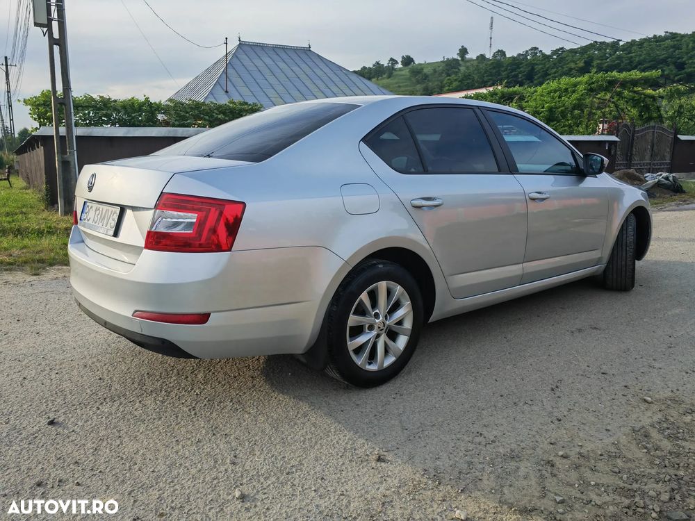 Skoda Octavia 1.6 TDI Ambiente - 2