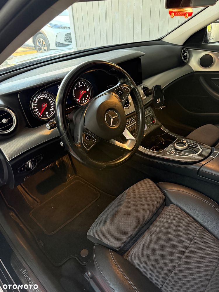 Mercedes-Benz Klasa E - 9