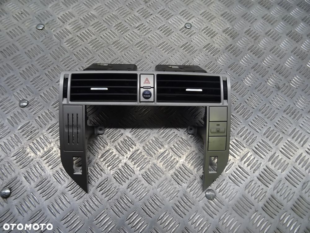 FORD KUGA MK1 08-13 2.0 TDCI 140KM RAMKA RADIA NAWIGACJI PANEL DESKI KRATKI NAWIEWU - 1