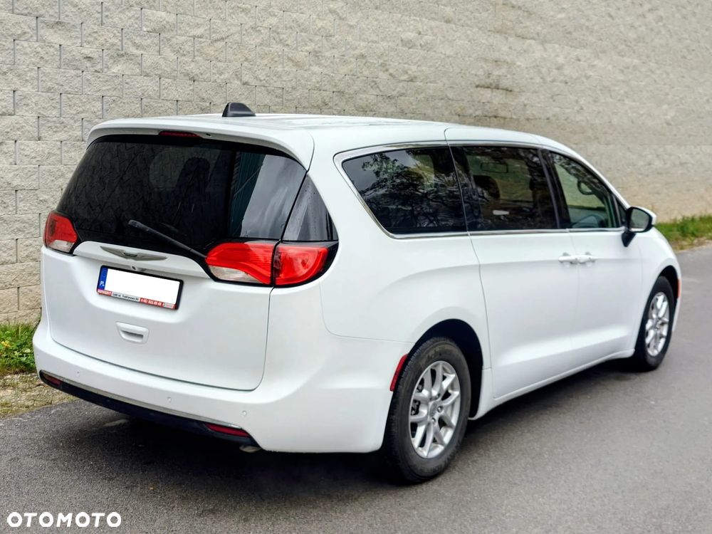 Chrysler Pacifica - 4