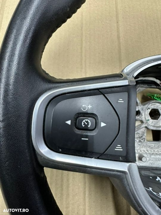 Volan piele cu comenzi VOLVO XC60 an 2019-2020 cu mic defect optic - 2