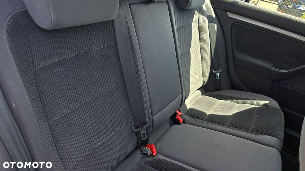 Volkswagen Golf - 11