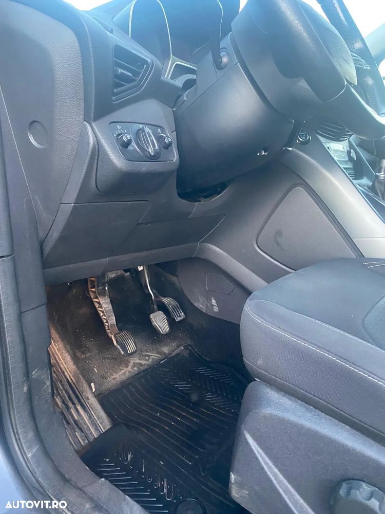 Ford Kuga - 11