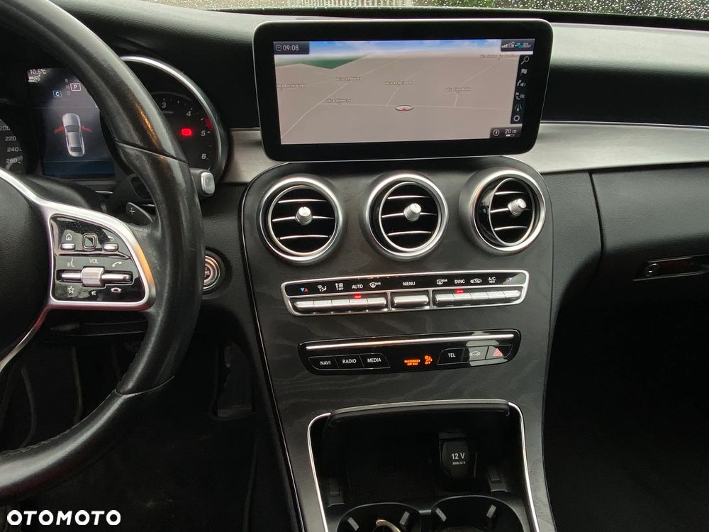Mercedes-Benz Klasa C 300 d T 9G-TRONIC Avantgarde - 16