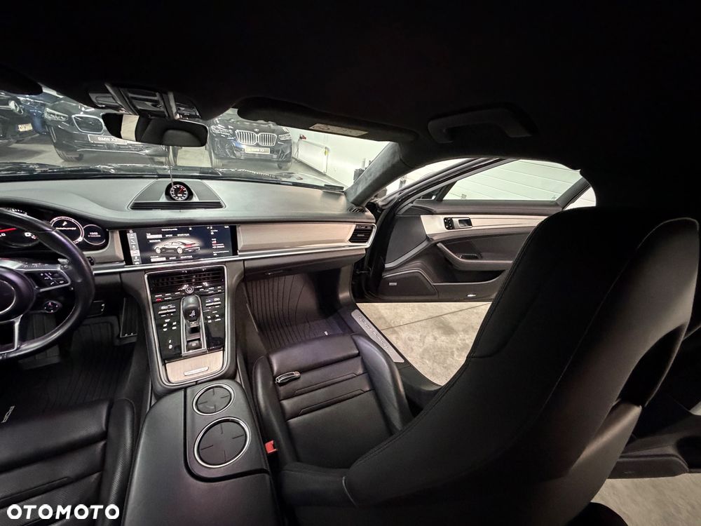 Porsche Panamera Turbo - 36