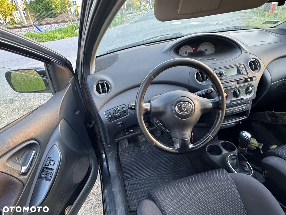 Toyota Yaris - 10