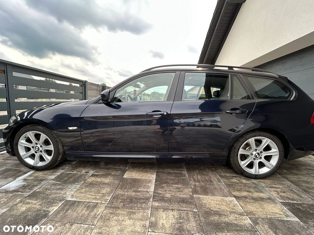 BMW Seria 3 320d DPF Touring - 10