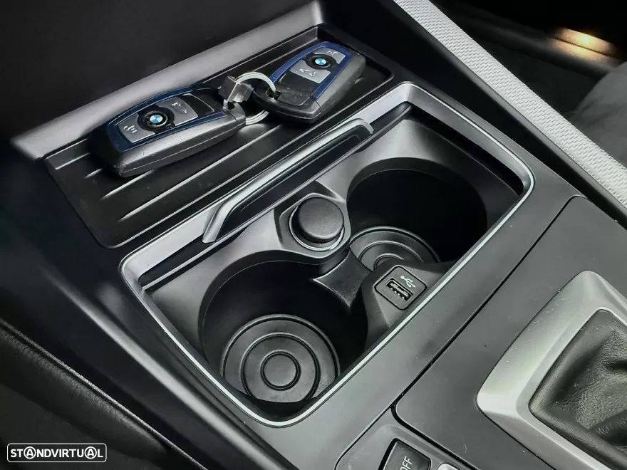 BMW 220 d Cabrio Pack M Auto - 38