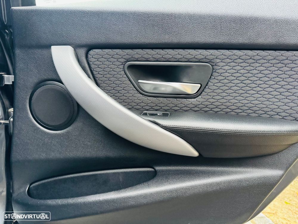 BMW 320 d Touring Auto Pack M - 49